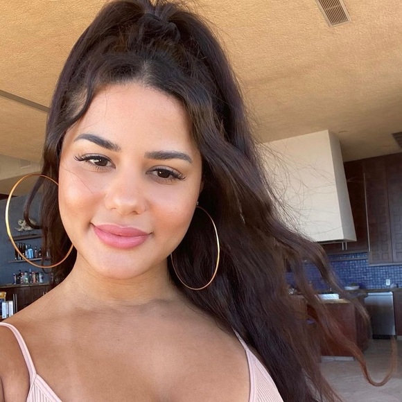 Meet your Posher, Alexis - Picture 1 of 1